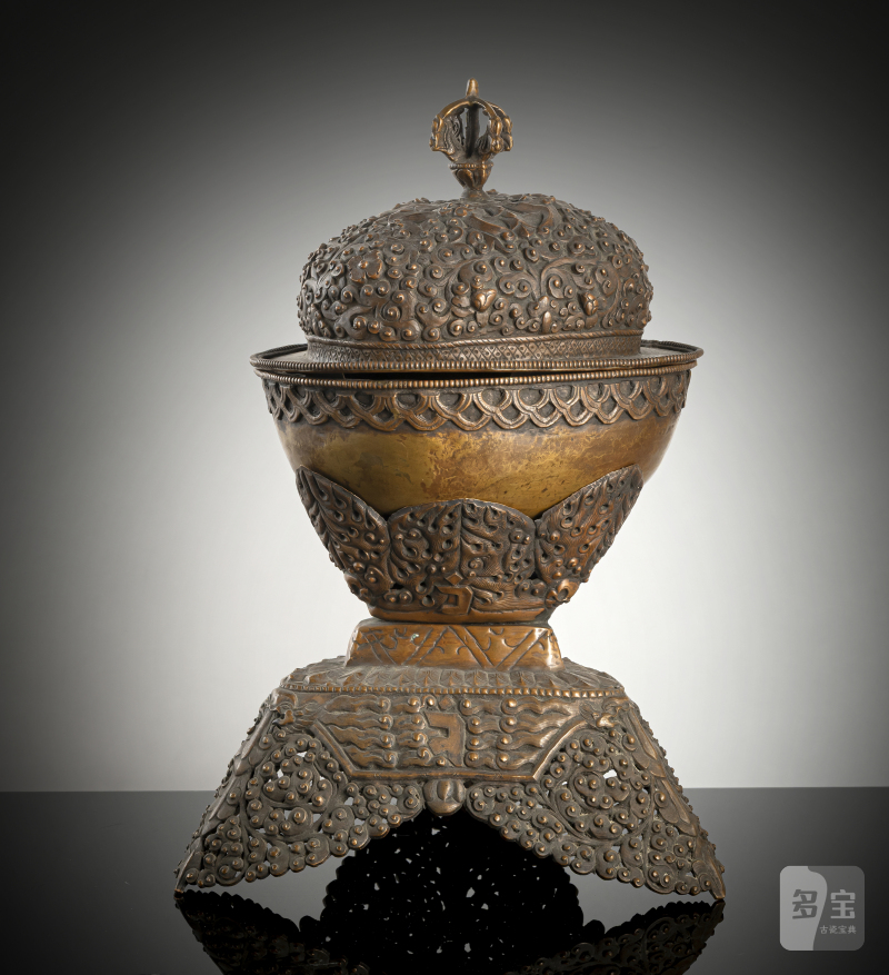 A COPPER EMBOSSED KAPALA WITH COVER ON STAND - 图4